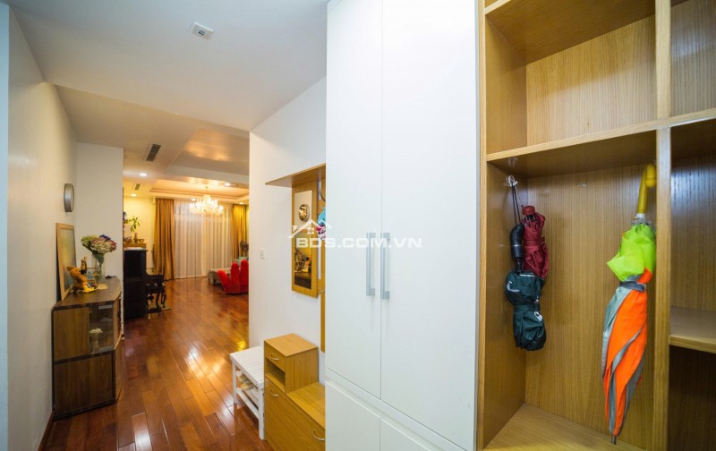 ROYAL CITY - R2 145m² - Tầng cao - Căn hộ chung cư - 3PN Hướng ban công Đông Nam Nội thất cơ bản