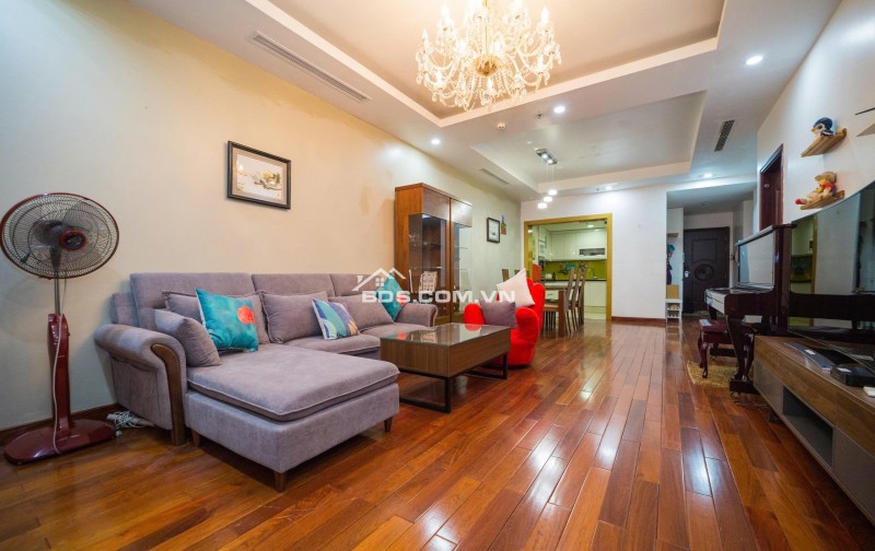 Căn to giá rẻ tại ROYAL CITY giá đẹp nhà tầng cao .