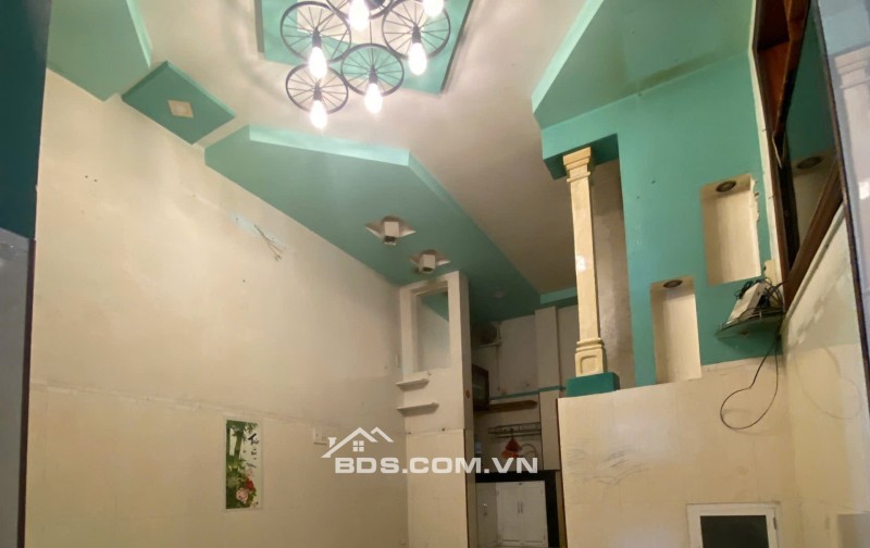 Nhà 1 Trệt 2 Lầu Tân Phú HCM – Gần Trung Tâm, Tiện Ích Đủ Đầy