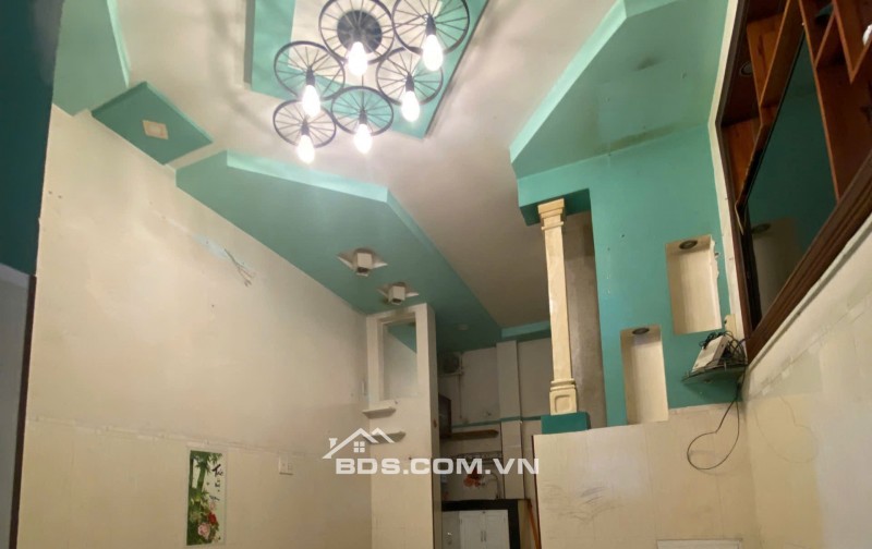Nhà 1 Trệt 2 Lầu Tân Phú HCM – Gần Trung Tâm, Tiện Ích Đủ Đầy