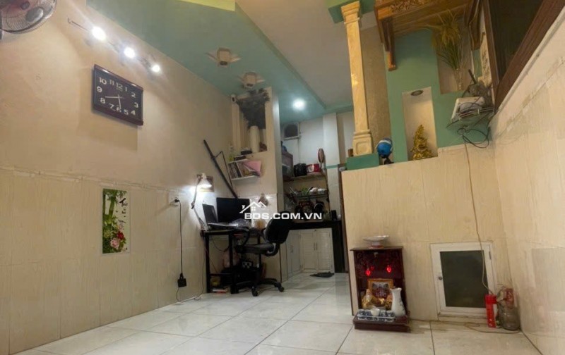 Nhà 1 Trệt 2 Lầu Tân Phú HCM – Gần Trung Tâm, Tiện Ích Đủ Đầy