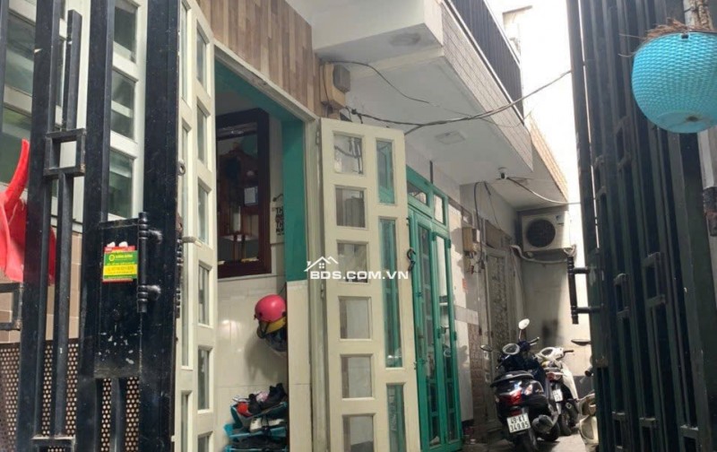 Nhà 1 Trệt 2 Lầu Tân Phú HCM – Gần Trung Tâm, Tiện Ích Đủ Đầy