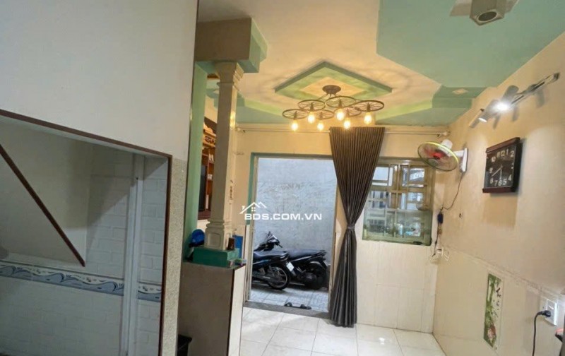 Nhà 1 Trệt 2 Lầu Tân Phú HCM – Gần Trung Tâm, Tiện Ích Đủ Đầy