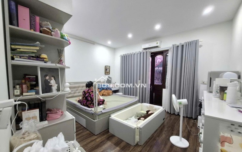 Nhà Trần Quốc Hoàn 60m2 x 4T x MT5m, PLô, ô tô, giá 21.8 tỷ