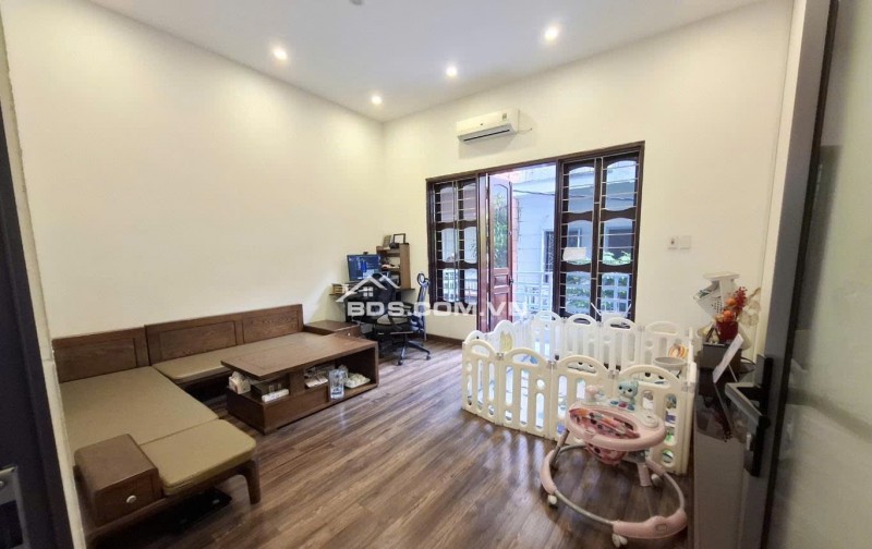 Nhà Trần Quốc Hoàn 60m2 x 4T x MT5m, PLô, ô tô, giá 21.8 tỷ