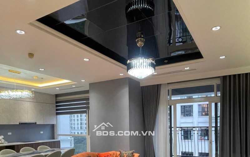 Bán Căn Hộ  Royal City 130m² – 2PN Rộng Rãi – View Đẹp – Tầng Cao – Hướng  Mát Mẻ