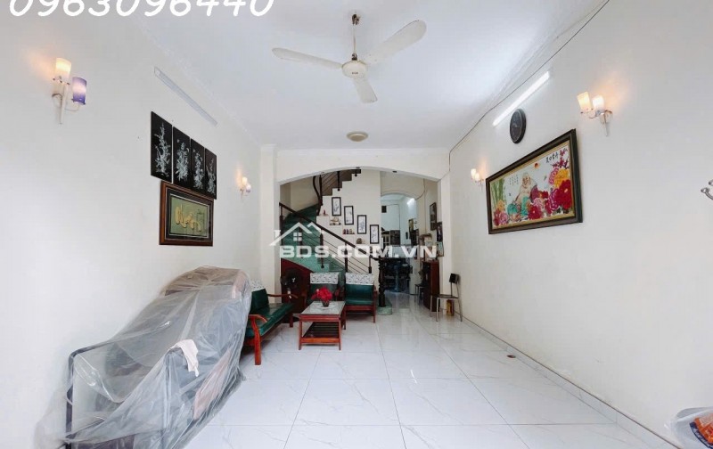 Bán Nhà 2 Tầng 80m² Hẻm Rộng 8m Quận 7 – Giá 8.9 Tỷ – Sổ Đỏ Chính Chủ