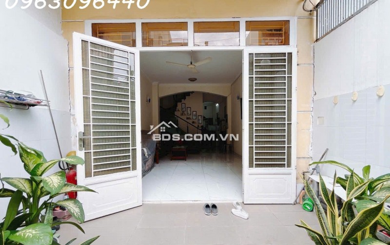 Bán Nhà 2 Tầng 80m² Hẻm Rộng 8m Quận 7 – Giá 8.9 Tỷ – Sổ Đỏ Chính Chủ