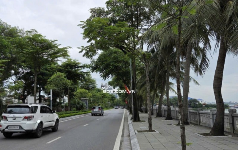 Bán nhà Trích Sài - Tây Hồ, Vị trí đỉnh, Cạnh Hồ Tây, Ô tô, Lô góc 100m2, giá 34.5 tỷ