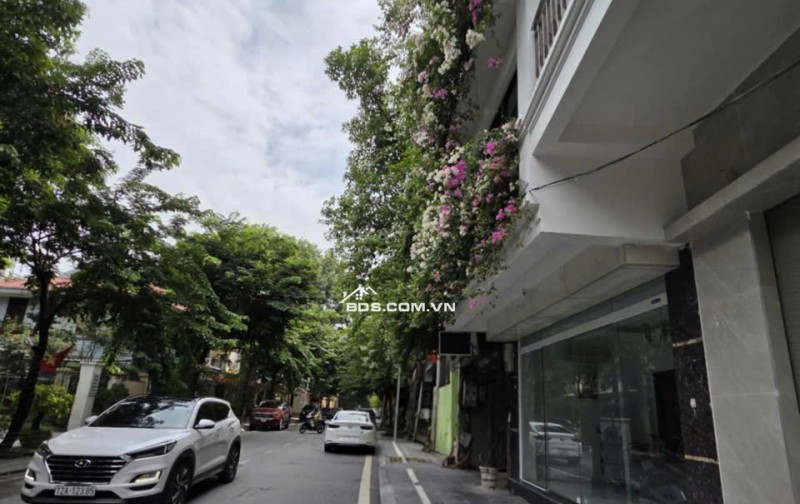 Bán nhà Võng Thị - 4 tầng – Ngõ thông rộng – Cách Hồ Tây 30 bước – Lô góc 100m2 – 31 tỷ