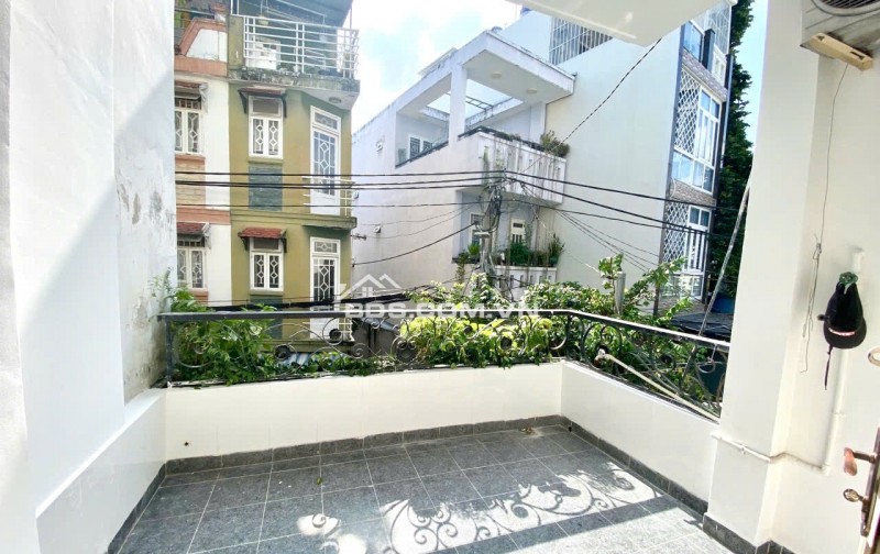 22 Triệu: nguyên căn XE HƠI TRONG NHÀ- Hoàng Hoa Thám- 3 Tầng 4 Phòng- Bếp & 4 Máy Lạnh. 0933910039