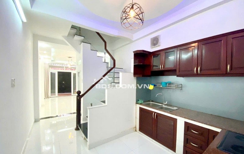 22 Triệu: nguyên căn XE HƠI TRONG NHÀ- Hoàng Hoa Thám- 3 Tầng 4 Phòng- Bếp & 4 Máy Lạnh. 0933910039