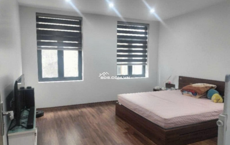 Bán nhà Võng Thị - 4 tầng – Ngõ thông rộng – Cách Hồ Tây 30 bước – Lô góc 100m2 – 31 tỷ