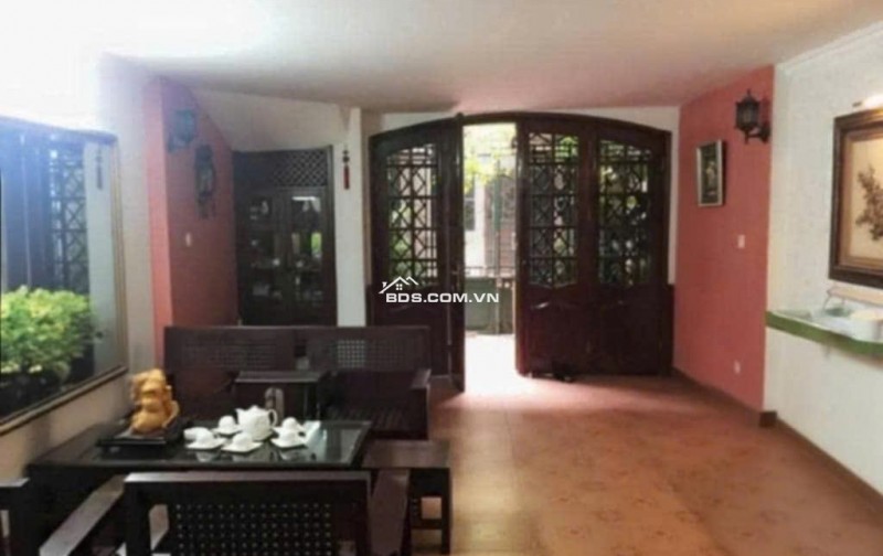 Bán nhà Võng Thị - 4 tầng – Ngõ thông rộng – Cách Hồ Tây 30 bước – Lô góc 100m2 – 31 tỷ
