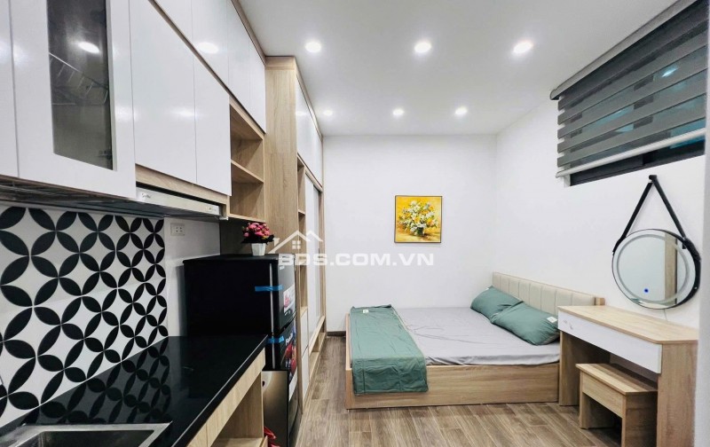 Bán tòa nhà căn hộ dịch vụ phố Chùa Láng DT 85m2, 7  tầng thang máy, gần Đại học Ngoại thương, doanh thu 100tr/ tháng
