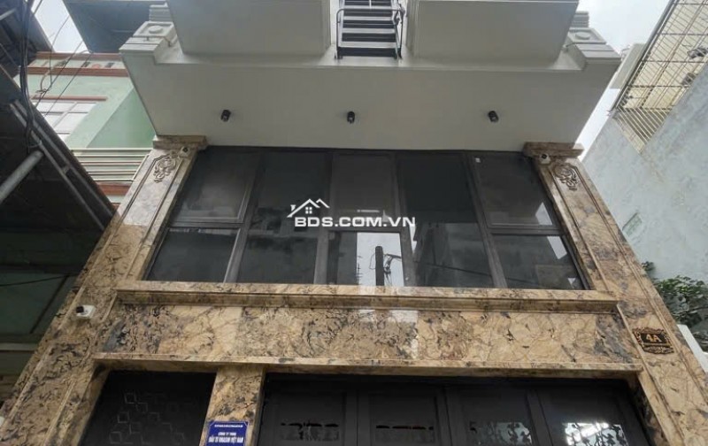 Bán tòa nhà căn hộ dịch vụ phố Chùa Láng DT 85m2, 7  tầng thang máy, gần Đại học Ngoại thương, doanh thu 100tr/ tháng