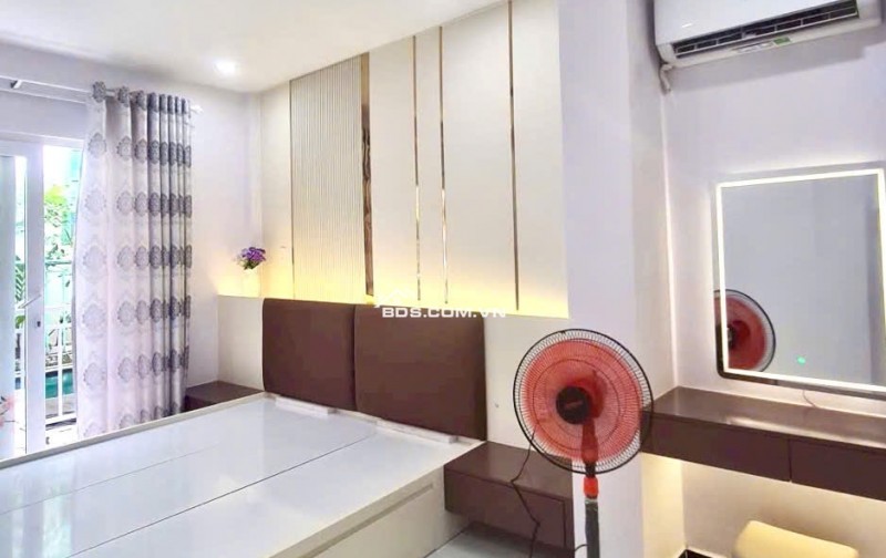 4 Tỷ nhỉnh: Cầu vượt 3/2 Quận 10 - Căn góc 2 view 3 Phòng ngủ 4 Tầng Full nội thất. VŨ 0933910039