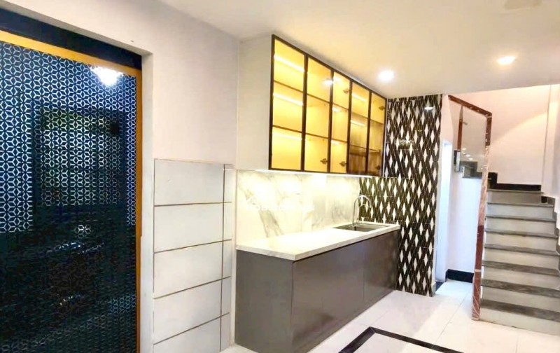 4 Tỷ nhỉnh: Cầu vượt 3/2 Quận 10 - Căn góc 2 view 3 Phòng ngủ 4 Tầng Full nội thất. VŨ 0933910039