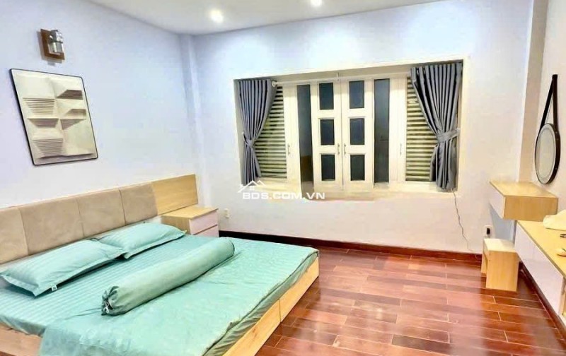 22 Triệu: thuê nguyên căn Quận 1 Nguyễn Trung Ngạn cầu Ba Son- 3 tầng 3 phòng ngủ 3wc Full nội thất