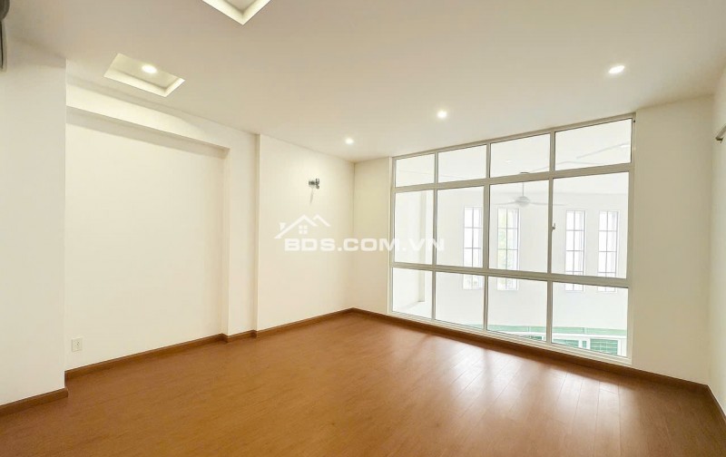 35 Triệu: thuê nguyên căn Quận 1 TRẦN KHÁNH DƯ- xe hơi trong nhà- 5m Ngang 5 tầng nhiều cửa sổ lớn