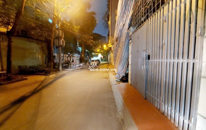 BÁN NHÀ MẶT NGÕ PHỐ HOÀNG CẦU. THUẬN TIỆN KINH DOANH