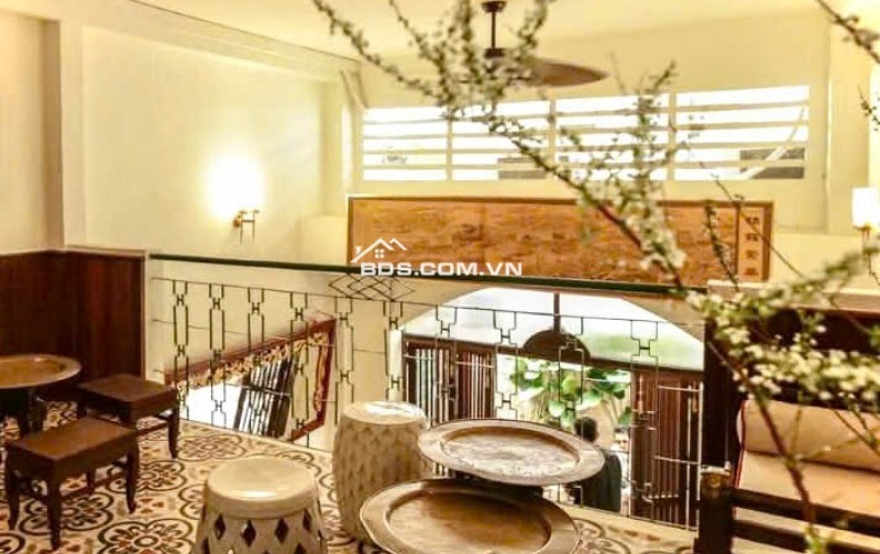 28 Triệu: thuê nguyên căn Quận 1- ĐIỆN BIÊN PHỦ CMT8- cao 5 tầng thông suốt có Lửng. VŨ 0933910039