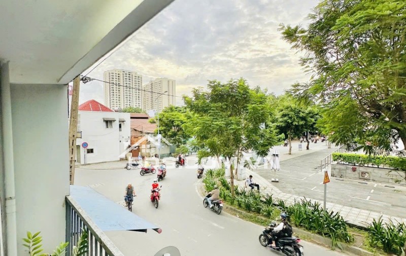 8 Tỷ nhỉnh: MẶT TIỀN Quận 10 cư xá Đồng Tiến, căn góc 2 mặt tiền 3 tầng, thu nhập 1Ty3. 0933910039