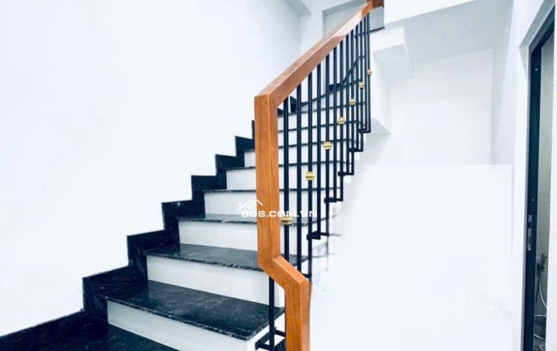 18 Triệu: thuê nguyên căn mới xây Quận 4- MẶT TIỀN đường số- 4x8- 4 Tầng 3 Phòng ngủ. VŨ 0933910039