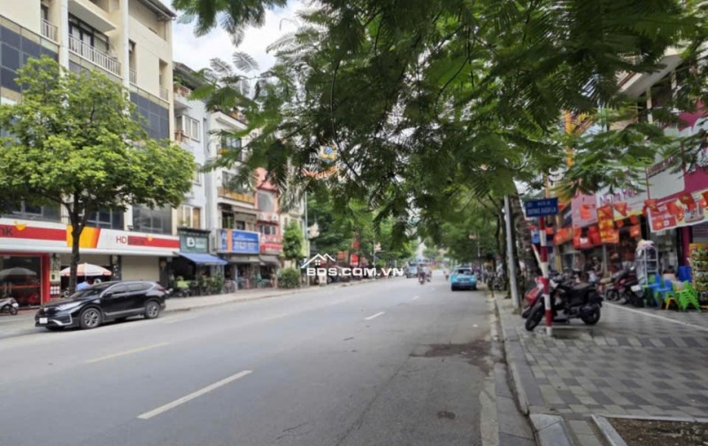 Lạc Long Quân nhà 4 tầng - 75m2, Lô góc, Ô tô , Gần Hồ, 19.5 tỷ, An cư trọn vẹn