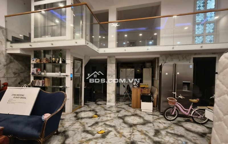 VIP TRƯỜNG THỌ - THANG MÁY SỊN SÒ- HẺM 7 CHỖ. OTO NGỦ TRONG SÂN. NHÀ XÂY 4 TẦNG, HOÀN CÔNG CHUẨN CHỈNH. XÁCH VALI VÀO Ở NGAY - GIÁ CHỈ 8TỶ HƠN. SẴN