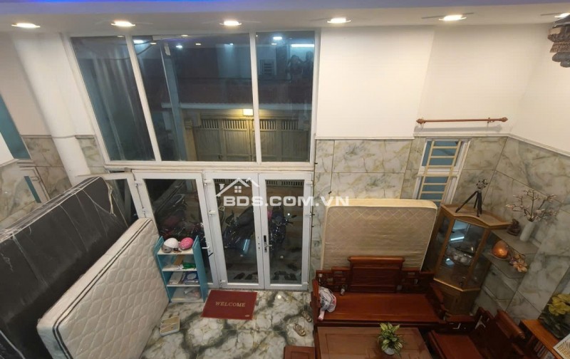 VIP TRƯỜNG THỌ - THANG MÁY SỊN SÒ- HẺM 7 CHỖ. OTO NGỦ TRONG SÂN. NHÀ XÂY 4 TẦNG, HOÀN CÔNG CHUẨN CHỈNH. XÁCH VALI VÀO Ở NGAY - GIÁ CHỈ 8TỶ HƠN. SẴN