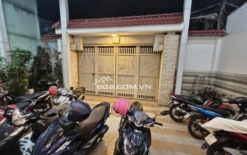 VIP TRƯỜNG THỌ - THANG MÁY SỊN SÒ- HẺM 7 CHỖ. OTO NGỦ TRONG SÂN. NHÀ XÂY 4 TẦNG, HOÀN CÔNG CHUẨN CHỈNH. XÁCH VALI VÀO Ở NGAY - GIÁ CHỈ 8TỶ HƠN. SẴN