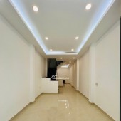 Bán nhà đúc 2 lầu hẻm 606 Đường 3 Tháng 2, P14 Q10 ngay trung tâm SG