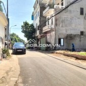 Nằm trung tâm hành chính, trục đường liên xã