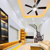 B.Á.N NHÀ THANH XUÂN 40M- 5 TẦNG SIÊU ĐẸP NHỈNH NHỈNH 8,5 TỶ- VỊ TRÍ HIẾM THANH XUÂN