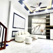 Hẻm xe hơi Quận 10- ĐH Kinh Tế- 3 Phòng ngủ 4 Tầng 5m ngang: 6 Tỷ hơn (số tiến 3456) VŨ 0933910039
