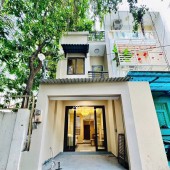 Hẻm oto thông Bình Thạnh gần VC Hàng xanh 
, 50m2 - có 3 phòng ngủ đủ nội thất , giá 7 tỷ 450 TLHẻm oto thông Bình Thạnh gần VC Hàng xanh 
, 50m2 -