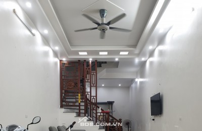 BÁN NHÀ 3.5 TỶ 3 TẦNG 54M2 NGÕ 2 Ô TÔ TRÁNH NHAU GẦN HỒ VỊ XUYÊN