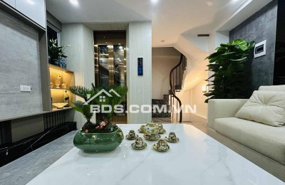 Nhà Đẹp Lô Góc, Thang Máy Minh Khai 30m, 7 tầng, mt 4m, giá 9.8 tỷ.