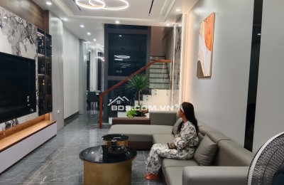 Nhà Đẹp Ô TÔ ĐỖ CỬA, Thang Máy, Trần Khát Chân, Hai Bà Trưng 54m, 6 tầng, mt 3.7m, giá 18.5 tỷ
