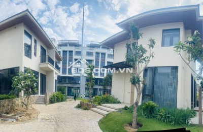 L'aurora Phu Yen Dự án nghỉ dưỡng 5* đầu tiên ở Phú Yên sở hữu vị trí đắc địa 4 mặt tiền đường sát biển.