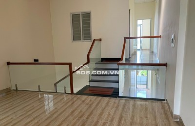 Bán ngôi nhà 3 tầng trên con đường 10.5m đẹp nhất khu đô thị Nam Hòa Xuân