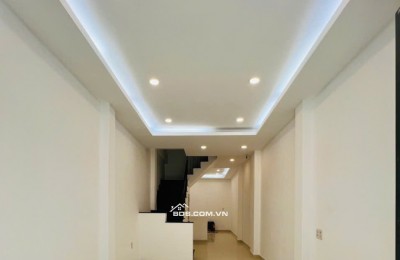 Bán nhà đúc 2 lầu hẻm 606 Đường 3 Tháng 2, P14 Q10 ngay trung tâm SG