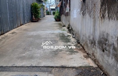 Nhà cấp 4 rất đẹp trên lô đất 400 m2 ngay KCN 