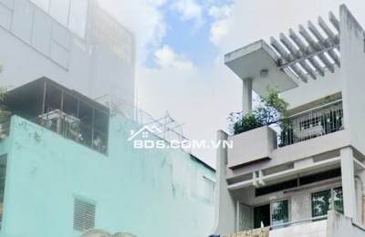NHÀ HIẾM Q10 – CÁCH MT VÀI BƯỚC CHÂN – DT 33M² – CHỈ 3.X TỶ – Lê hồng phong Q10
