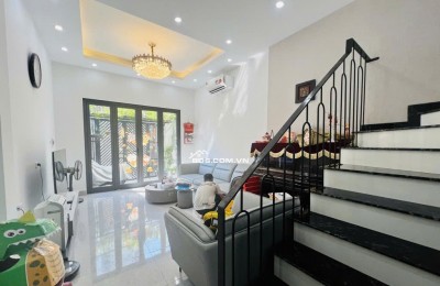 NHÀ ĐẸP LUNG LINH TẠI LẠC LONG QUÂN - OTO 7 CHỖ ĐỖ CỬA - NGÕ THÔNG - THIẾT KẾ HIỆN ĐẠI GIÁ NHỈNH 15 TỶ