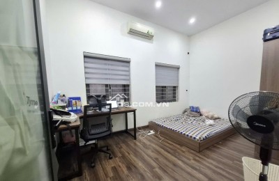 Nhà Trần Quốc Hoàn 60m2 x 4T x MT5m, PLô, ô tô, giá 21.8 tỷ