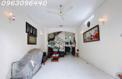 Bán Nhà 2 Tầng 80m² Hẻm Rộng 8m Quận 7 – Giá 8.9 Tỷ – Sổ Đỏ Chính Chủ
