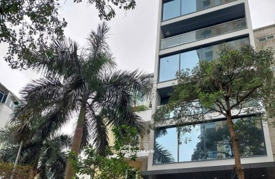 Bán nhà phân lô Lạc Long Quân - Tây Hồ DT 95m2 - MT 5m, 2 ô tô tránh, thang máy, KD tuyệt vời, gần Hồ Tây