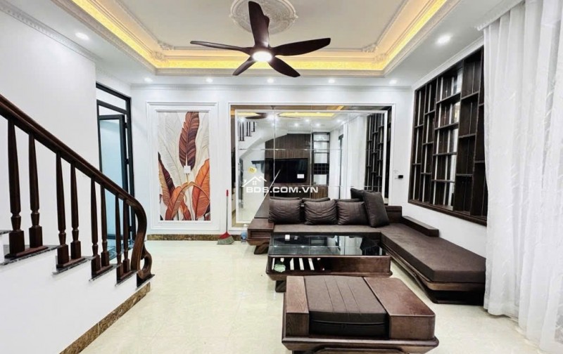 Nhà Đẹp Lạc Long Quân – 45m2 x 5 tầng – Ô tô tránh 10m, Tiện ích bạt ngàn, Giá 7.5 Tỷ